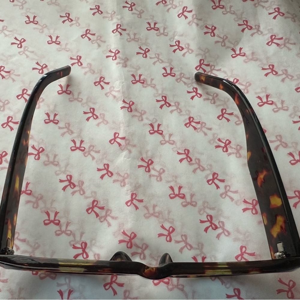 Affordable Fashion Finds Tortoiseshell Frame Sunglasses with Blue Lenses - Picture 2 of 5